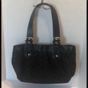 Coach Bag GUC, Inside zip and cell pocket.